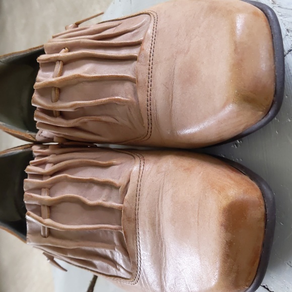 Fidji Woman's Leather Slip On Shoes, Tan, size 40, 1.5" heel, - Picture 5 of 8